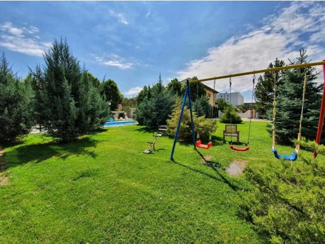 Tranzzit Airport Apartment II Otopeni Bagian luar foto