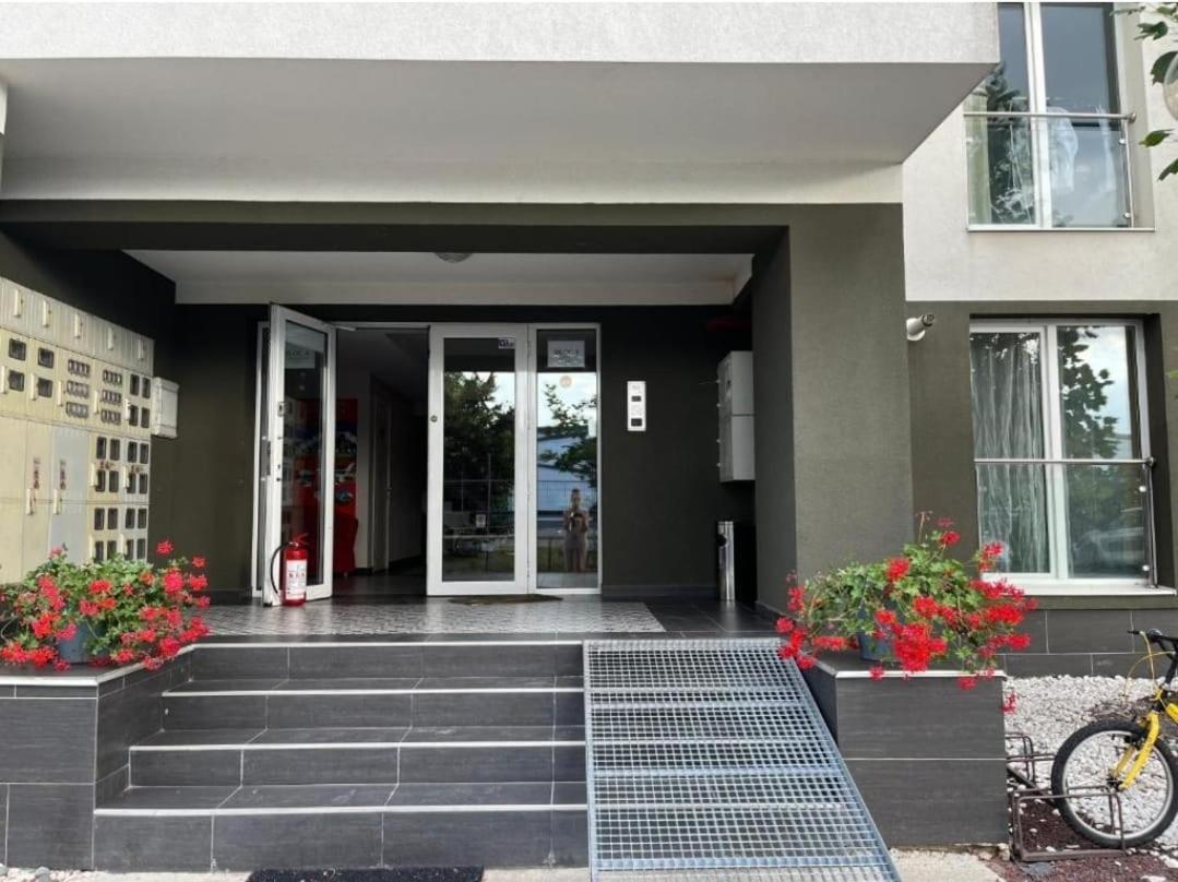 Tranzzit Airport Apartment II Otopeni Bagian luar foto